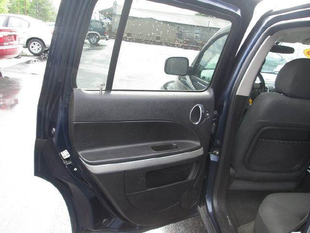 2008 Chevrolet HHR 4dr Sdn I4 CVT 2.5 Sedan