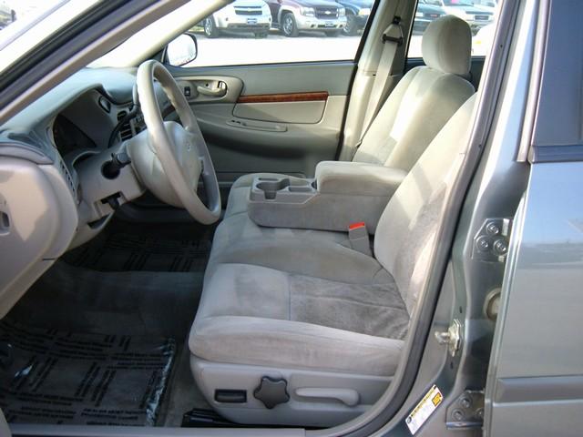 2005 Chevrolet Impala Base
