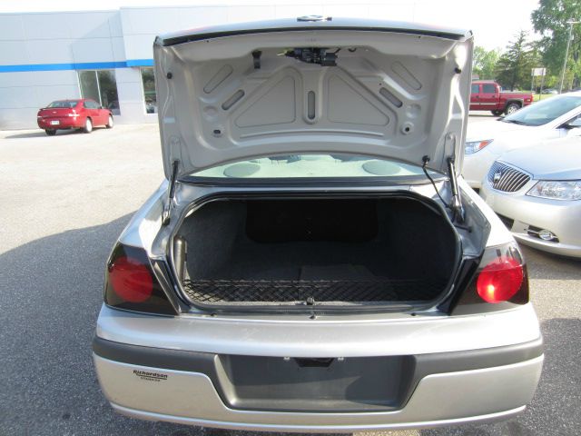 2005 Chevrolet Impala Base