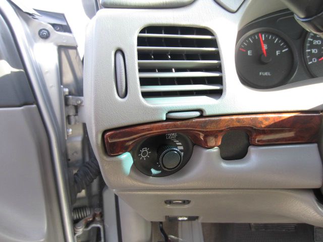 2005 Chevrolet Impala Base