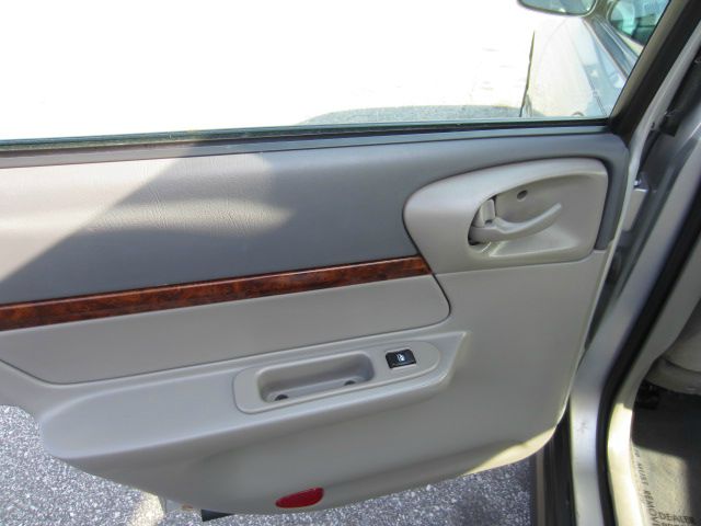 2005 Chevrolet Impala Base