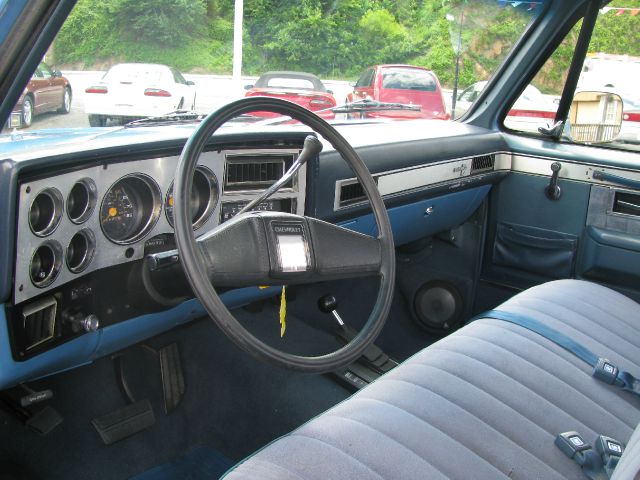 1983 Chevrolet K10 4WD 4dr AT