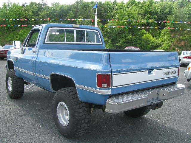 1983 Chevrolet K10 4WD 4dr AT