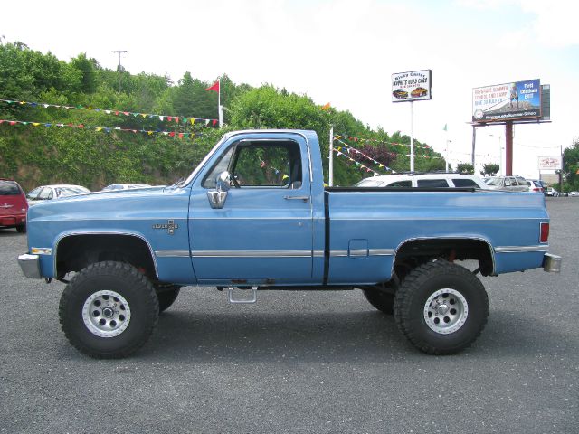 1983 Chevrolet K10 4WD 4dr AT