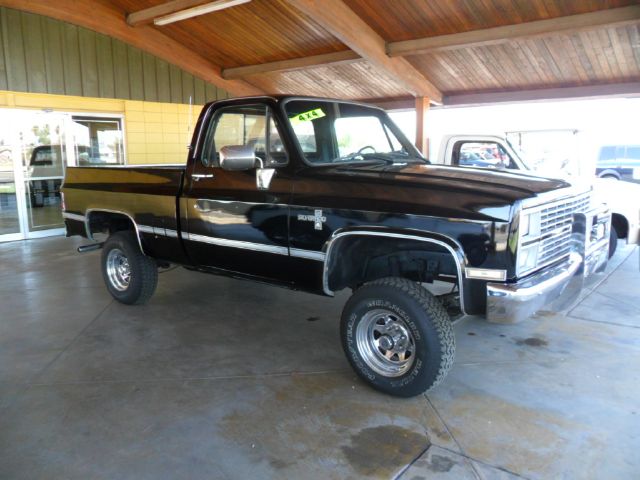 1984 Chevrolet K10 4WD 4dr AT