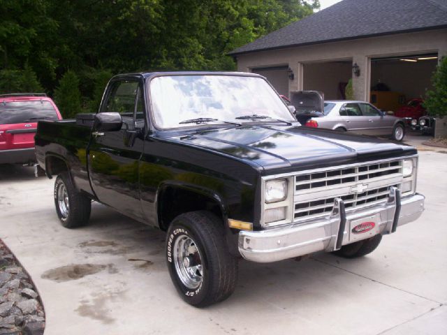 1986 Chevrolet K10 4WD 4dr AT