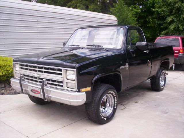 1986 Chevrolet K10 4WD 4dr AT
