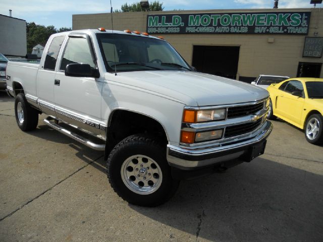 1998 Chevrolet K1500 4dr Sdn LS Manual