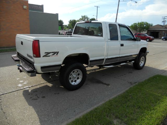 1998 Chevrolet K1500 4dr Sdn LS Manual