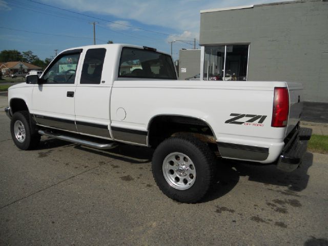 1998 Chevrolet K1500 4dr Sdn LS Manual