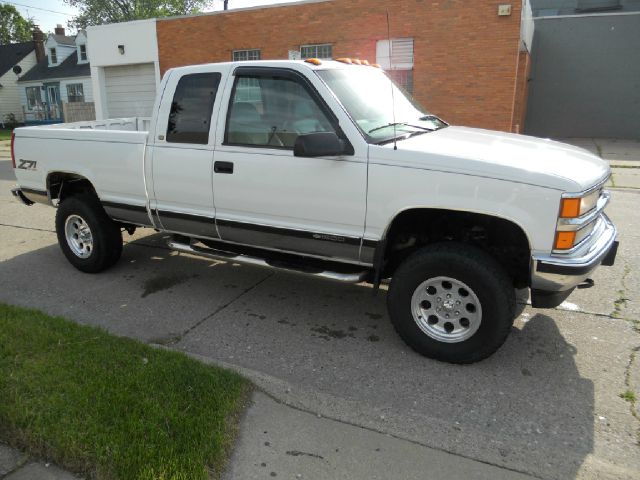 1998 Chevrolet K1500 4dr Sdn LS Manual