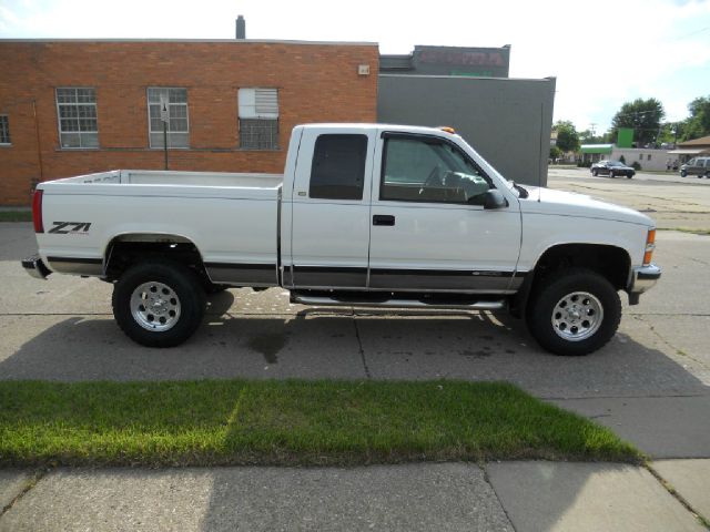 1998 Chevrolet K1500 4dr Sdn LS Manual