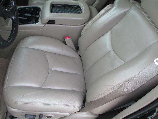 2004 Chevrolet K1500 4dr Sdn 3.0L Luxury 4matic AWD