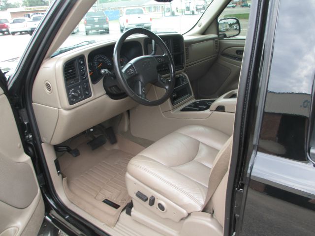 2004 Chevrolet K1500 4dr Sdn 3.0L Luxury 4matic AWD