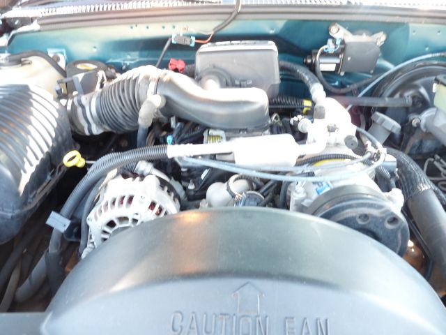 1997 Chevrolet K2500 4WD 4dr Sport