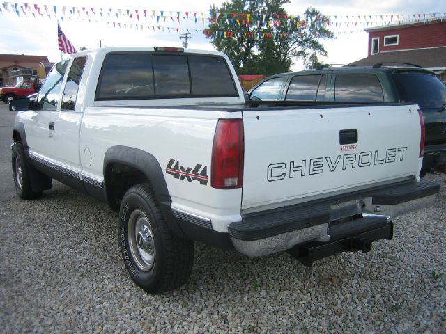 1999 Chevrolet K2500 LE Sedan