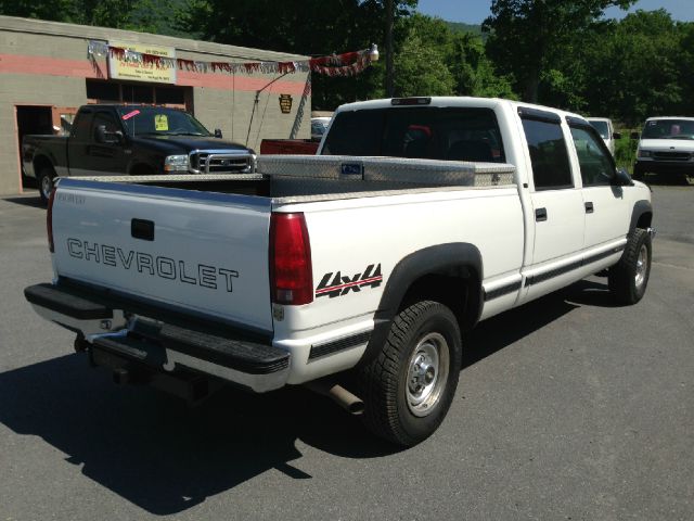 1999 Chevrolet K2500 4DR Luxury 4X4