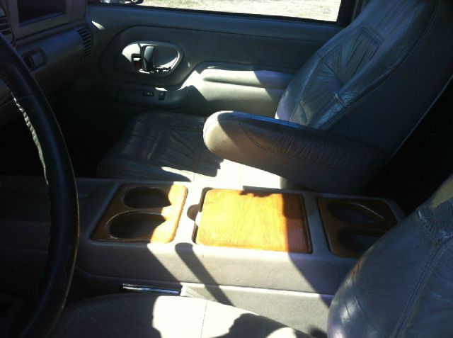 1999 Chevrolet K2500 4DR Luxury 4X4