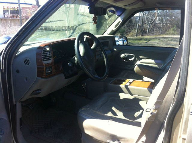 1999 Chevrolet K2500 4DR Luxury 4X4