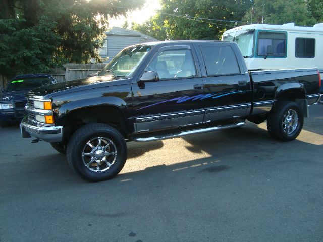 2000 Chevrolet K2500 4DR Luxury 4X4