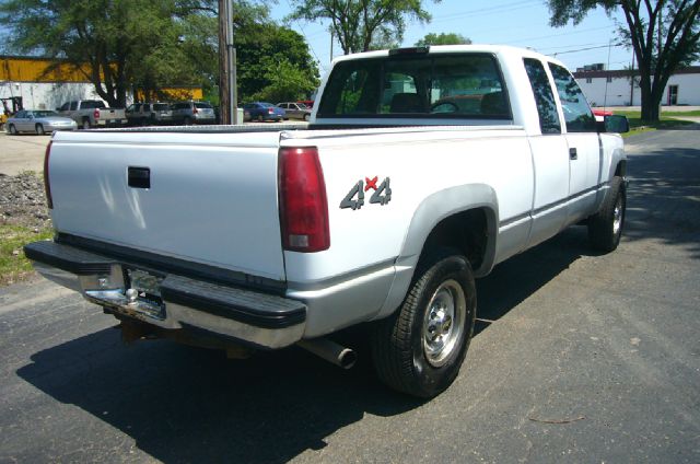 2000 Chevrolet K2500 LE Sedan