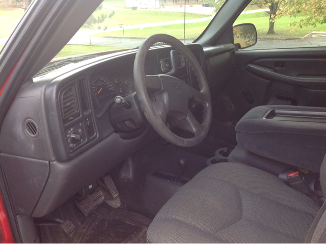 2004 Chevrolet K2500 4dr Sdn SL Auto Sedan