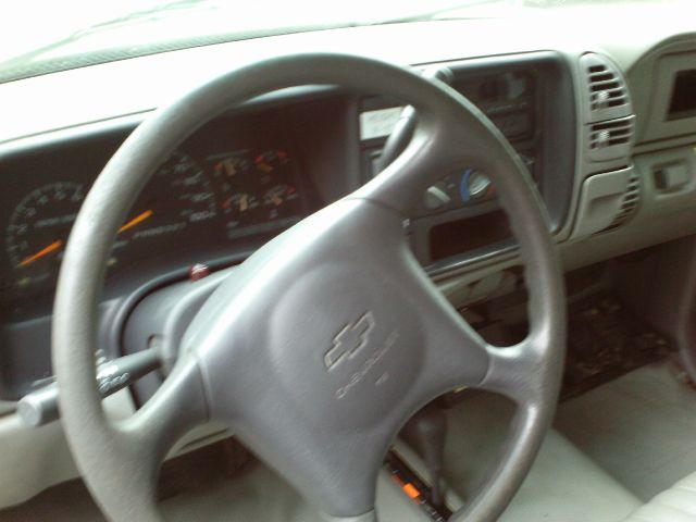 2000 Chevrolet K3500 Lariat - Crew Cab 4x4 Cap