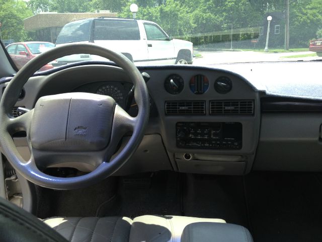 1997 Chevrolet Lumina 3.2 Sedan 4dr