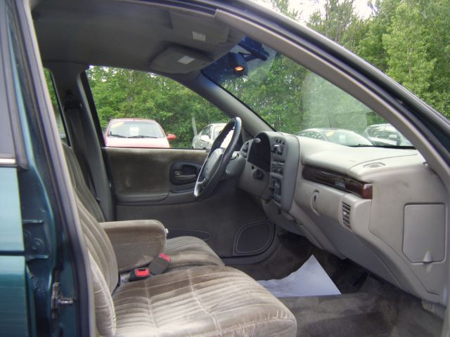2000 Chevrolet Lumina Touring W/nav.sys
