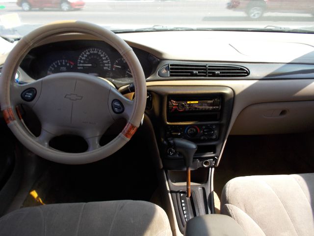 2001 Chevrolet Malibu Base
