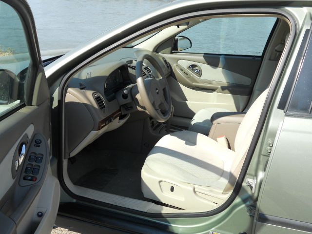 2004 Chevrolet Malibu Base