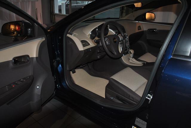 2012 Chevrolet Malibu Blk Ext With Silver Trin