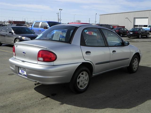2001 Chevrolet Metro 4dr Sdn I4 CVT S