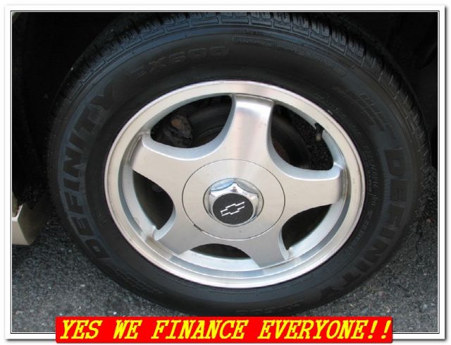 2000 Chevrolet Monte Carlo 4dr Sdn Auto (natl) Hatchback