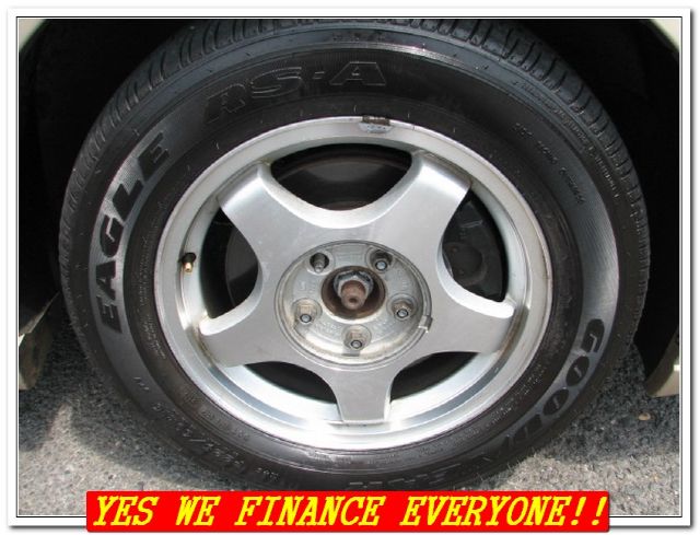 2000 Chevrolet Monte Carlo 4dr Sdn Auto (natl) Hatchback