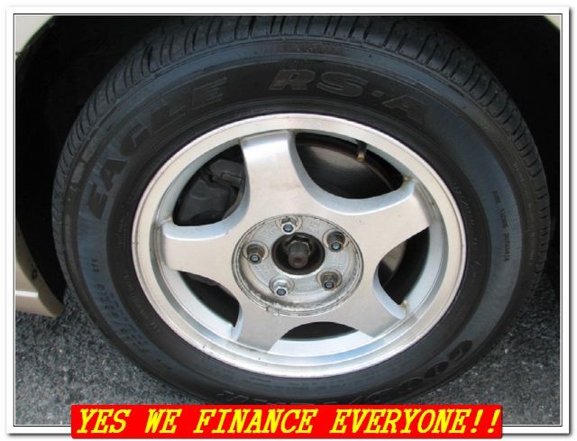 2000 Chevrolet Monte Carlo 4dr Sdn Auto (natl) Hatchback