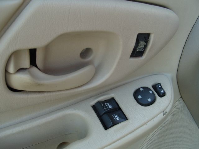 2001 Chevrolet Monte Carlo 4dr Sdn Auto (natl) Hatchback