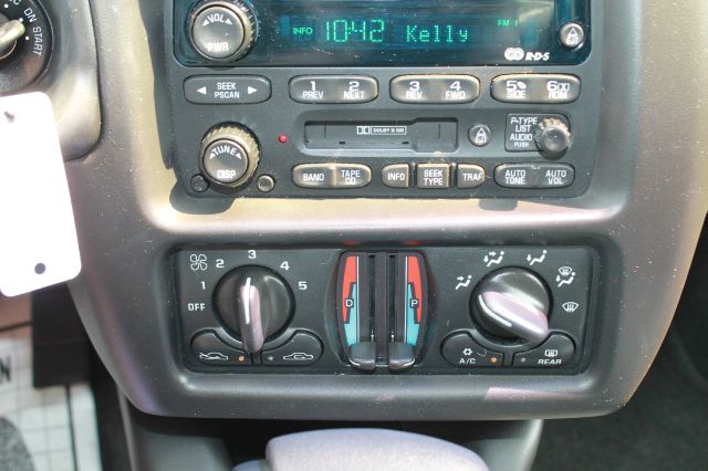 2002 Chevrolet Monte Carlo 4dr Sdn Auto (natl) Hatchback