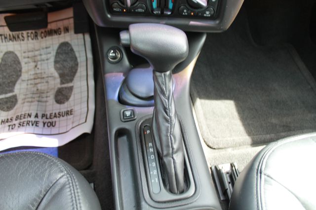 2002 Chevrolet Monte Carlo 4dr Sdn Auto (natl) Hatchback