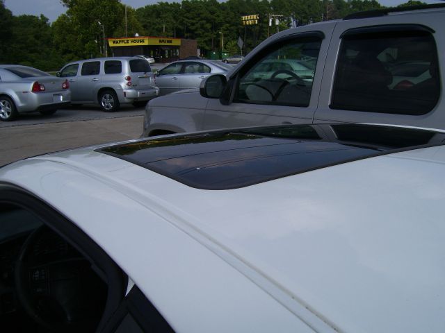 2003 Chevrolet Monte Carlo 4dr Sdn Auto (natl) Hatchback