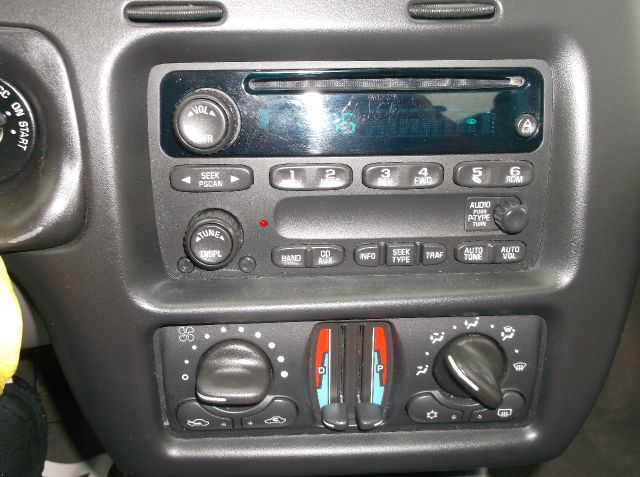 2004 Chevrolet Monte Carlo 4dr Sdn Auto (natl) Hatchback