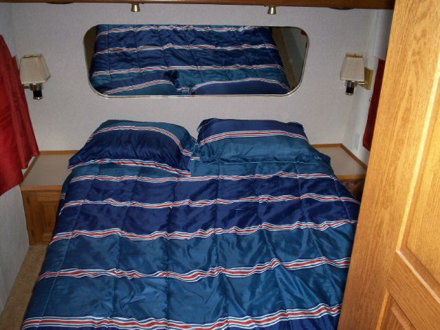 1988 Chevrolet P30 5-door Wagon 5-spd MT