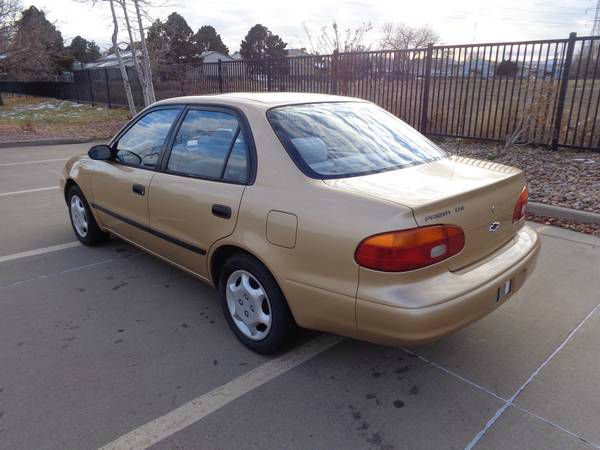 2000 Chevrolet Prizm Base
