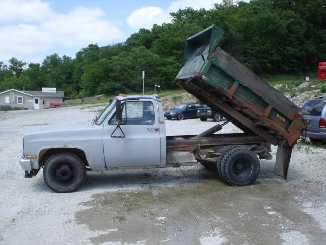 1989 Chevrolet R3500 ES 2.4L AUTO