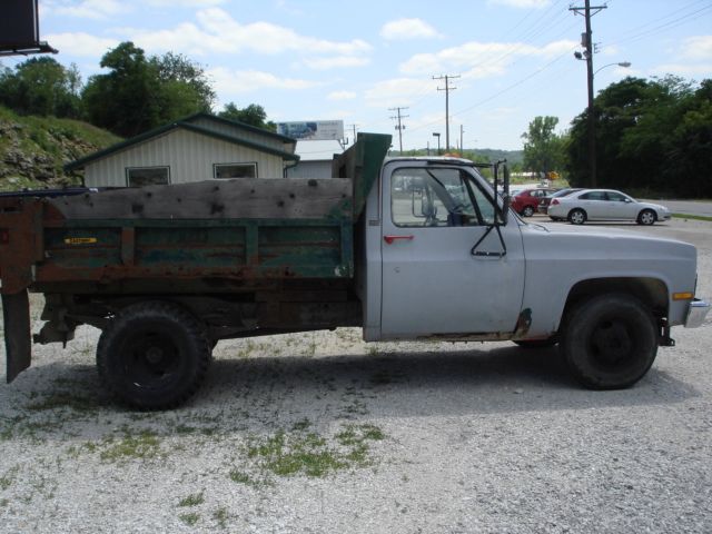 1989 Chevrolet R3500 ES 2.4L AUTO