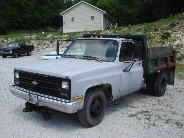 1989 Chevrolet R3500 ES 2.4L AUTO