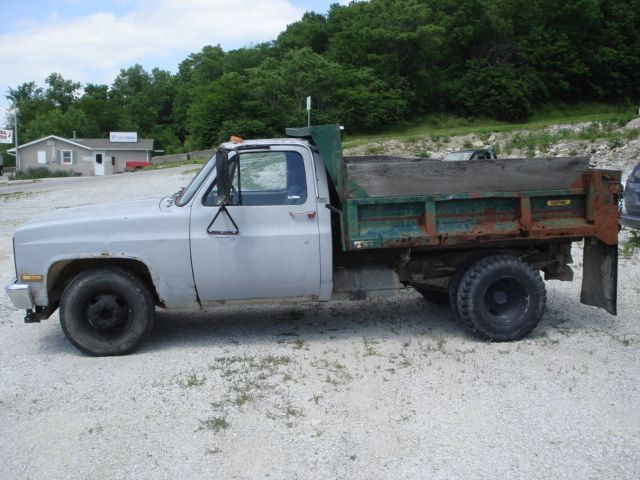 1989 Chevrolet R3500 ES 2.4L AUTO