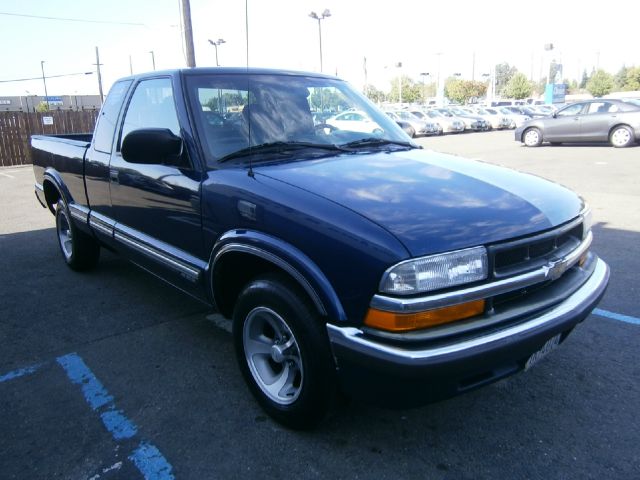 2000 Chevrolet S-10 T6 Sport Utility 4D