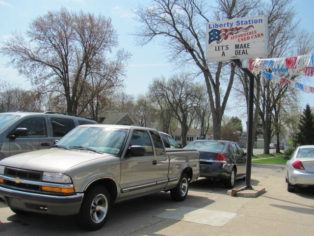 2000 Chevrolet S-10 T6 Sport Utility 4D