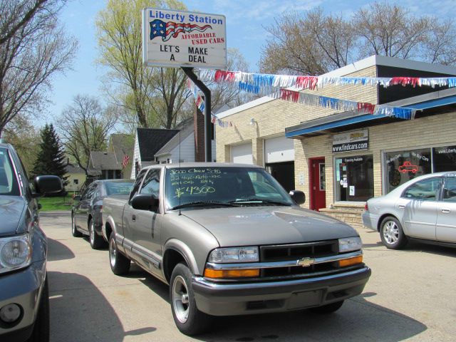 2000 Chevrolet S-10 T6 Sport Utility 4D